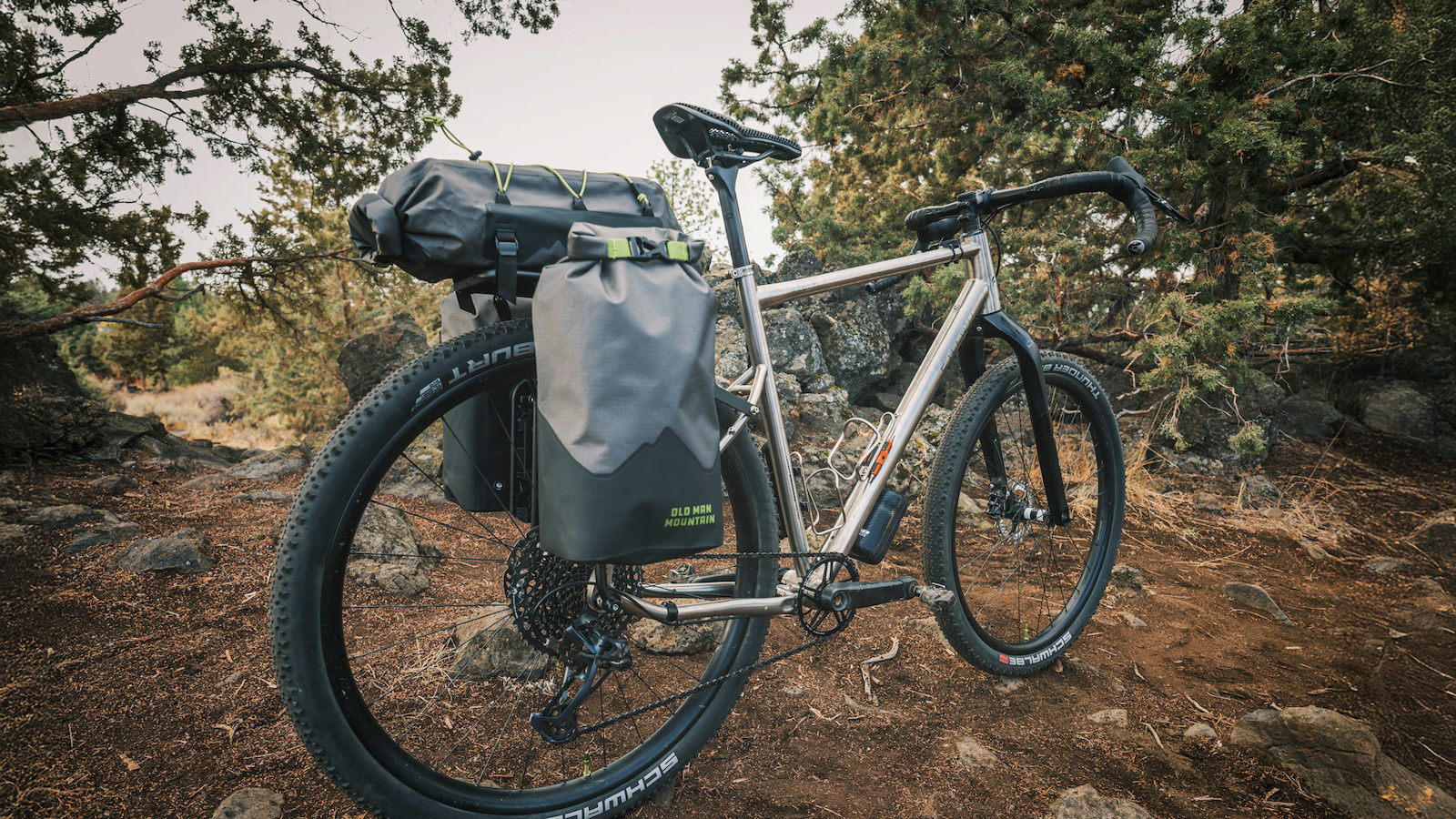 Old Man Mountain – Gepäckträger, Taschen und Fit Kits